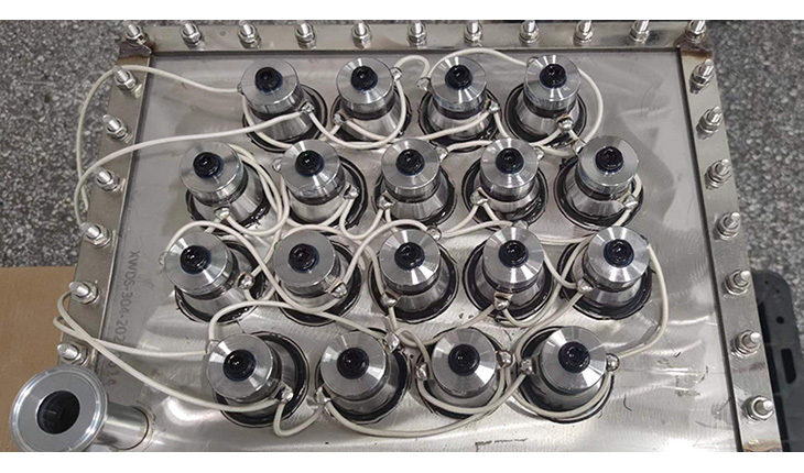 Flange vibration plate